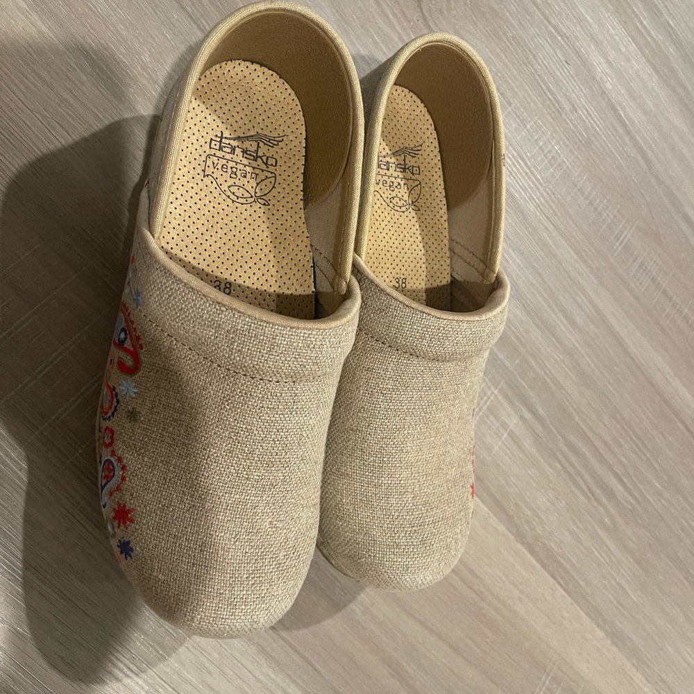 Dansko Vegan Jute Embroidered Floral Paisley Print Clog Shoes in Size 38